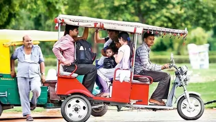 दिल्ली में ई-रिक्शा चलाने के बदलेंगे नियम! 90 दिन में बनवाने होंगे जरूरी सर्टिफिकेट, पॉलिसी का ड्राफ्ट जारी