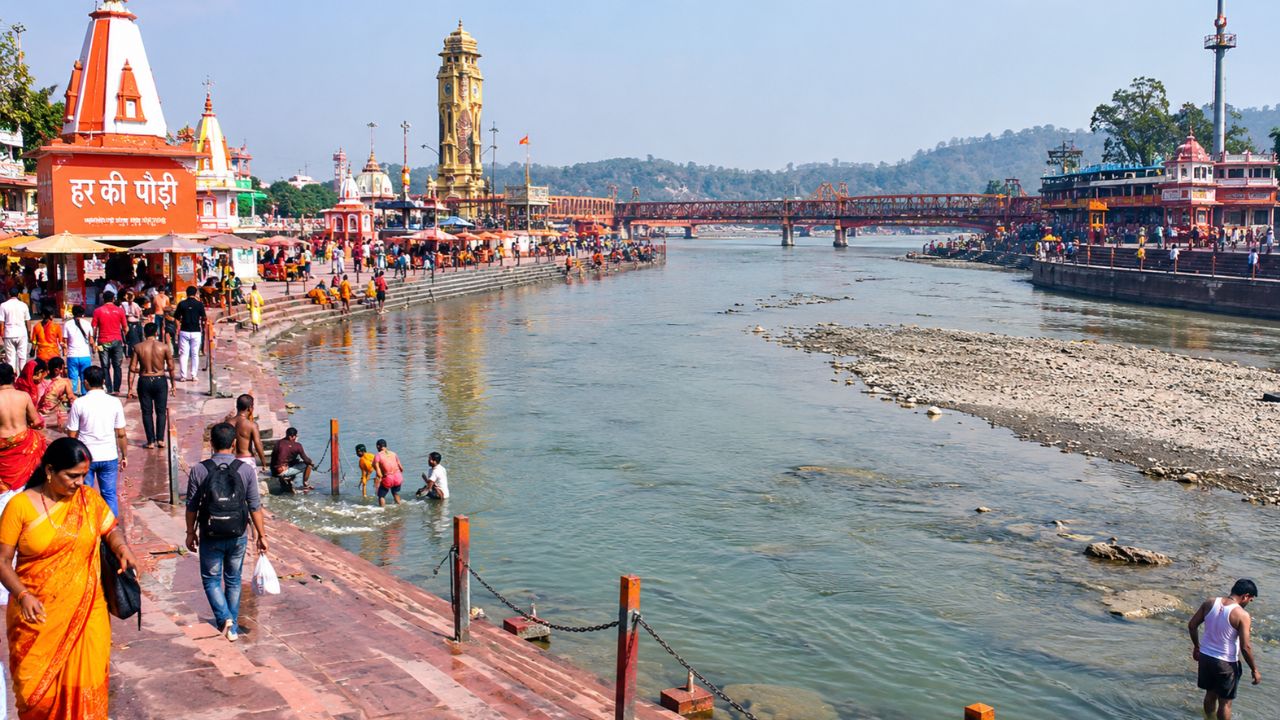 हरिद्वार में गंगाजल का संकट: हर की पौड़ी पर कम हुआ पानी, जानें कब तक करना होगा इंतजार हरिद्वार में गंगाजल का संकट: हर की पौड़ी पर कम हुआ पानी, जानें कब तक करना होगा इंतजार