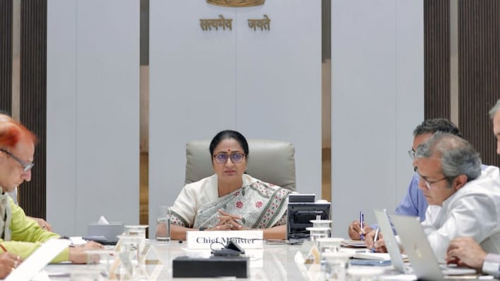 दिल्ली को गंदा किया तो खैर नहीं! दिवाली से पहले सीएम रेखा गुप्ता का सख्त, कूड़ा फैलाने वालों पर होगी कार्रवाई
