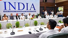 CEC के खिलाफ रण: ‘वोट चोरी’ मुद्दे पर फिर लामबंद होगा विपक्ष, ऑनलाइन बैठक में बनेगी आगे की रणनीति