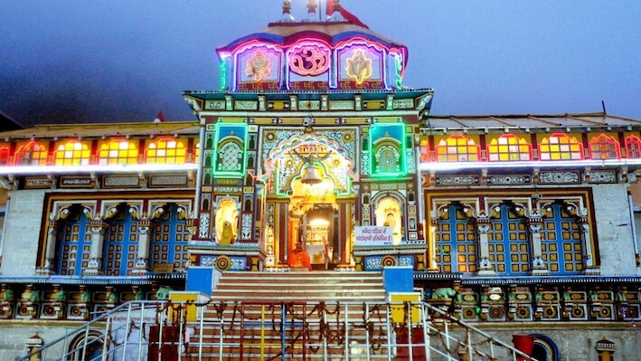 तपस्यारत पवित्र आत्माओं से अखंड ज्योति तक, ये हैं बद्रीनाथ धाम के 10 रहस्य जो करते हैं हैरान!