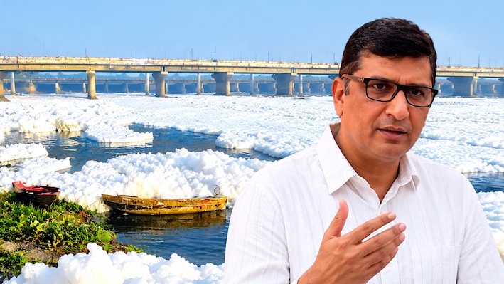 Delhi में छठ से पहले यमुना में जहरीले झाग की मोटी परत, सौरभ भारद्वाज ने डिफोमिंग टेंडर पर उठाए सवाल