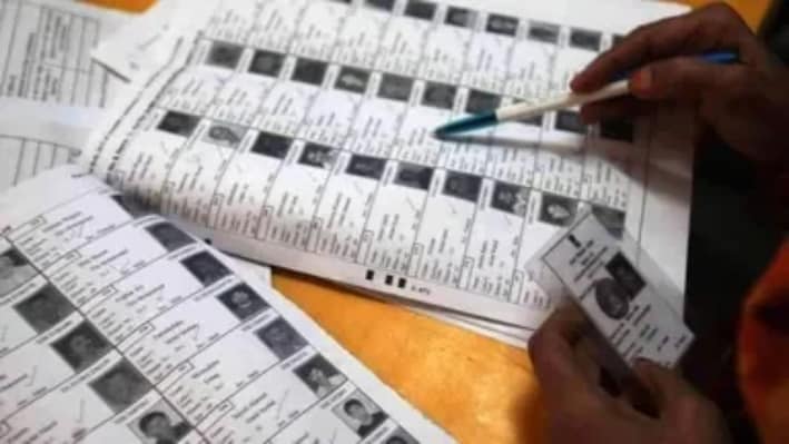 वोटर लिस्ट में गजब गड़बड़झाला: नाम में लिखा ‘अली के पास है’, किसी के पिता बने B.Com