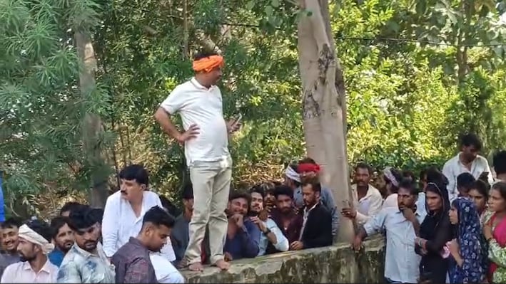 छबड़ा में सड़क जाम कर SDM कार्यालय पहुंचे नरेश मीणा: खाद के लिए किसानों का हल्लाबोल, प्रशासन को दिया अल्टीमेटम