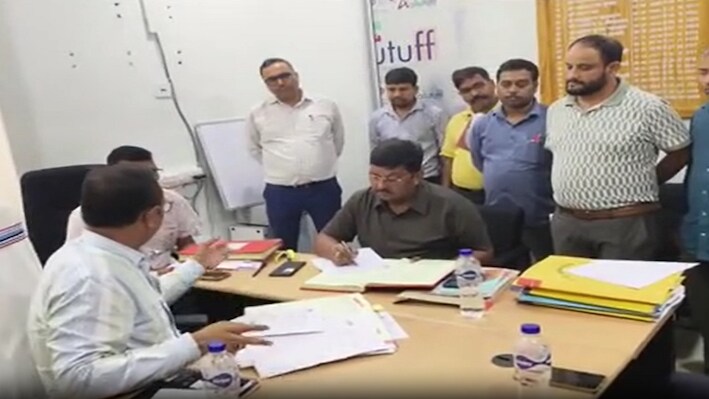 98 लाख के वेतन घोटाले में भागलपुर DEO और DPO सस्पेंड, अब विभागीय कार्रवाई की तैयारी