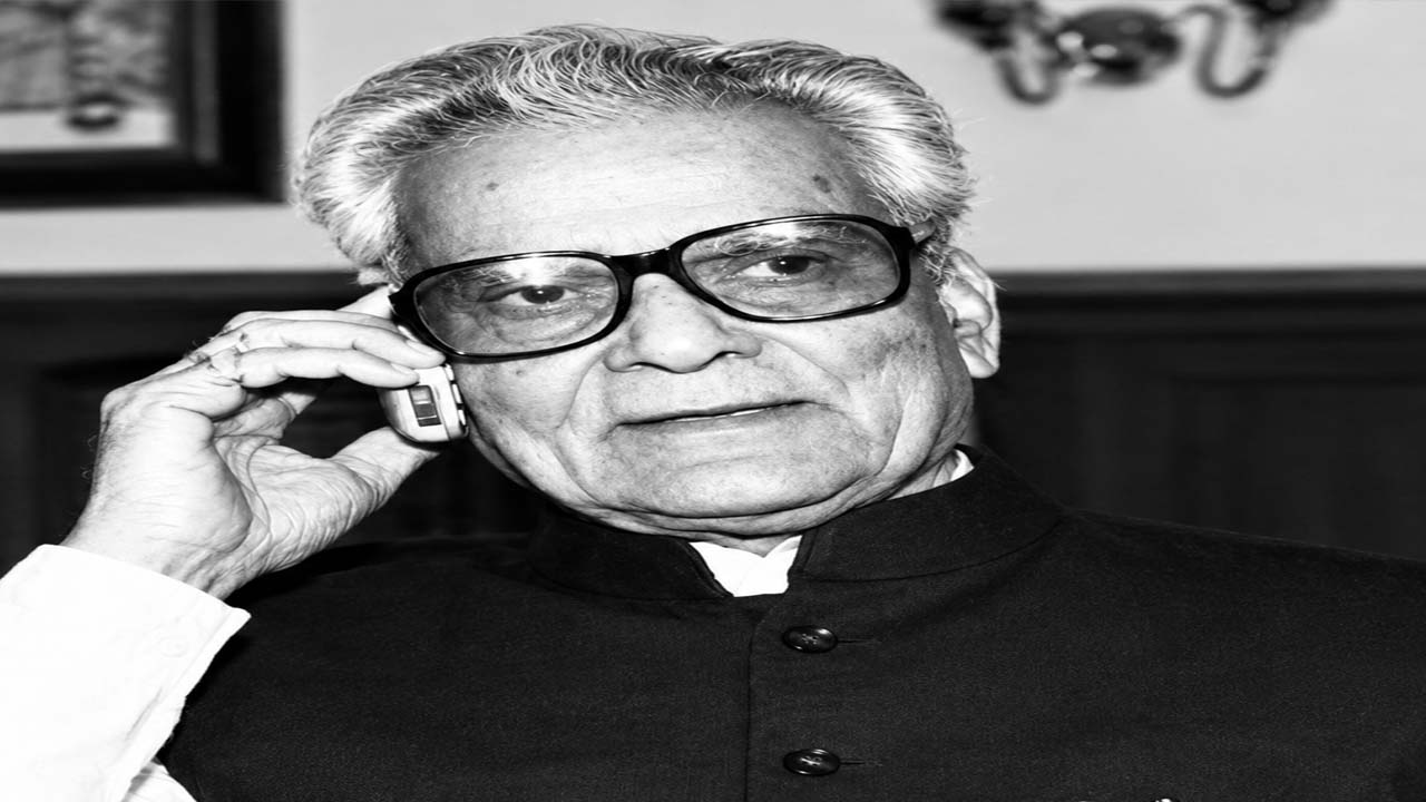 वसुंधरा को मानते थे बेटी, अटल-आडवाणी के साथ अटूट रिश्ता : अंदर की वो बातें जो भैरों सिंह शेखावत के बारे में शायद ही कोई जानता हो वसुंधरा को मानते थे बेटी, अटल-आडवाणी के साथ अटूट रिश्ता : अंदर की वो बातें जो भैरों सिंह शेखावत के बारे में शायद ही कोई जानता हो