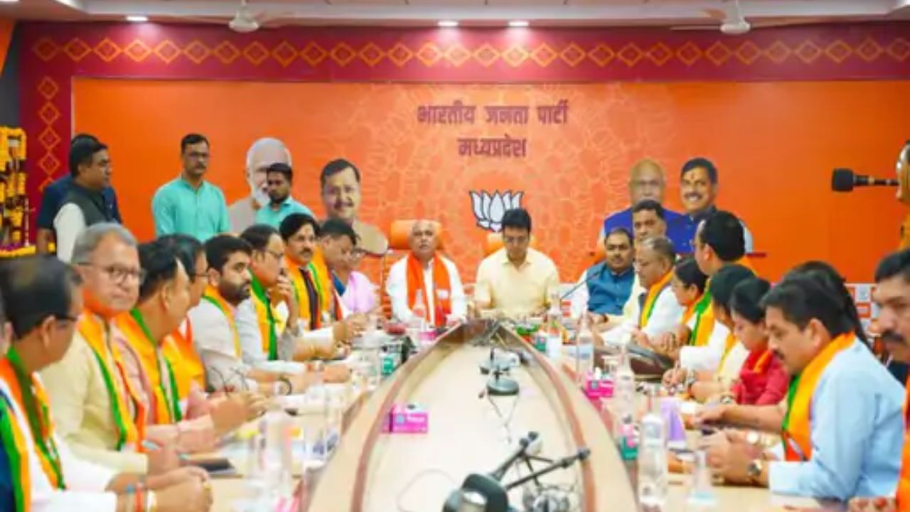 कांग्रेस के नैरेटिव का जवाब देने के लिए बीजेपी का लोकतंत्र बचाओ-भीड़तंत्र हटाओ अभियान, बूथ से लेकर राष्ट्रीय स्तर तक होगा पलटवार कांग्रेस के नैरेटिव का जवाब देने के लिए बीजेपी का लोकतंत्र बचाओ-भीड़तंत्र हटाओ अभियान, बूथ से लेकर राष्ट्रीय स्तर तक होगा पलटवार