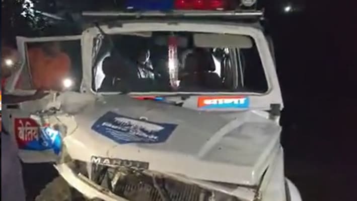 बेतिया में कोर्ट से लौट रही पुलिस जिप्सी और कार में जोरदार टक्कर, होमगार्ड जवान की मौत, महिला SI समेत 3 पुलिसकर्मी घायल