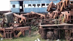 इंजन और खराब पैसेंजर कोच बेचकर रेलवे को हुई बंपर कमाई, 5000 मीट्रिक टन कबाड़ में क्या-क्या शामिल?