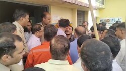 कासगंज MLC चुनाव में बवाल: 'सपा का बूथ लूटने वाला तांडव अब नहीं चलेगा', पटियाली बूथ पर भिड़े BJP-SP कार्यकर्ता