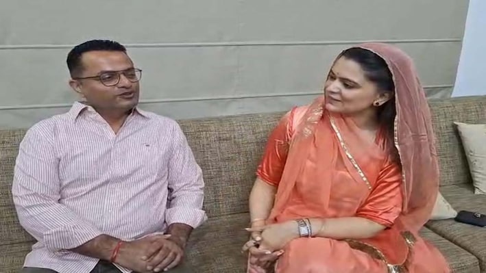 राजेंद्र राठौड़ के परिवार की सियासी एंट्री : बेटे पराक्रम और बहु कनिका ने जिला परिषद चुनाव का भरा पर्चा