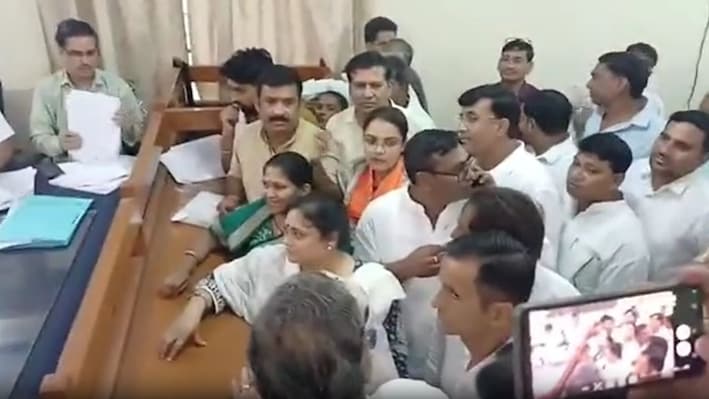 दौसा में परिवारवाद की राजनीति: तीन महिला प्रत्याशियों के बीच जिला प्रमुख पद की दावेदारी