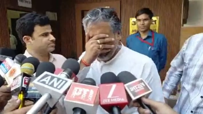 आगरा MLC चुनाव में महासंग्राम: कैमरे पर फूट-फूट कर रोए सपा प्रत्याशी, बोले-कबूल करूंगा इस्लाम
