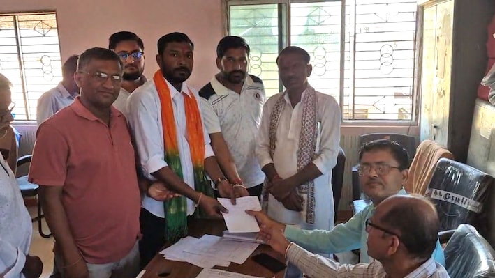 पति, पत्नी और भाभी के बाद अब बेटा: डेचा में सरपंची की 'सियासी गद्दी' के लिए महामुकाबला