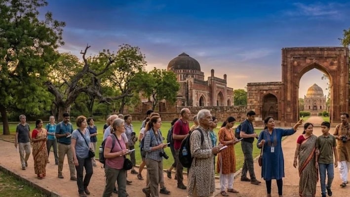 दिल्ली में शुरू होगी हेरिटेज वॉक, 500 रुपये में जान सकेंगे ऐतिहासिक इमारतों की अनसुनी कहानियां