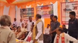 'गरीब को परेशान किया तो नौकरी के लायक नहीं रहोगे', मंत्री ने मंच से अफसरों को लगाई फटकार, SDM से किए सवाल-जवाब