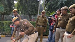 गाजियाबाद में पुलिस का एक्शन, दो बदमाशों के पैर में लगी गोली, तमंचे बरामद