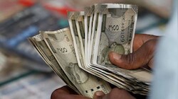 फॉरेक्स रिजर्व गिरा तो रुपये को मजबूत करने के लिए RBI का दांव, रातोंरात जमा किये अरबों डॉलर