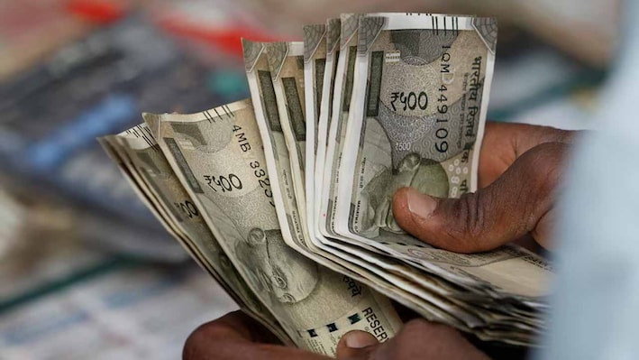 फॉरेक्स रिजर्व गिरा तो रुपये को मजबूत करने के लिए RBI का दांव, रातोंरात जमा किये अरबों डॉलर