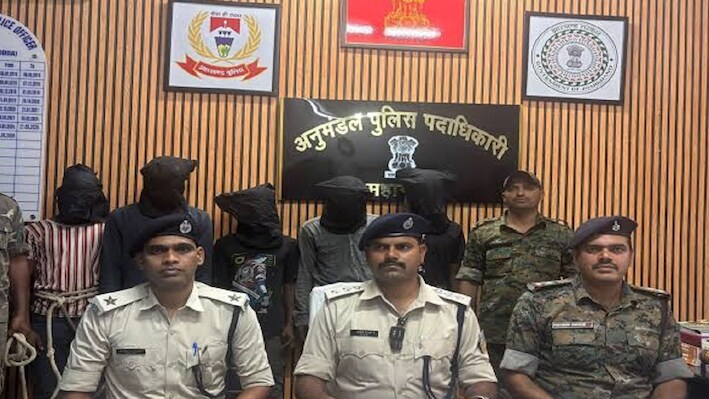 पाकुड़ से गोड्डा मौसी के घर आई नाबालिग लड़की से गैंगरेप, 5 आरोपी गिरफ्तार, छीनी गई चांदी की चेन भी बरामद