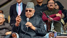 'इंसाफ नहीं दिखता तो पाकिस्तान चले जाएं': फारूक अब्दुल्ला के बयान पर चौतरफा विरोध, गिरफ्तारी की उठी मांग