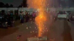 'बर्बादियों' का जश्न मनाता चला गया... जनता दल यूनाइटेड से निकाले जाने के बाद अनंत सिंह के घर पर जमकर आतिशबाजी
