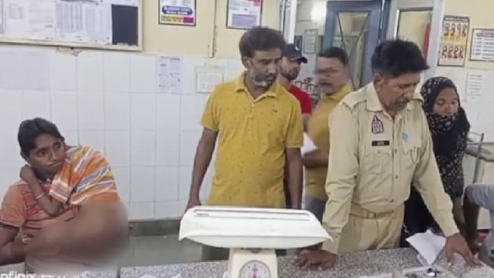 दूध जल्दी मांगने की खौफनाक सजा: अलीगढ़ में हैवान बना दुकानदार, मासूम को जबरन गर्म कड़ाही पर बैठाया