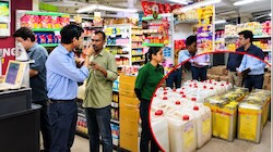 दिवाली से पहले दिल्ली में देसी घी पर छापेमारी, 322 लीटर से ज्यादा घी जब्त