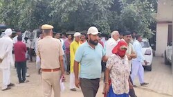 झुंझुनूं में बदमाशों की दबंगई: जीप से पीछा कर दो सगे भाइयों को लाठी-डंडों और लोहे के सरियों से पीटा