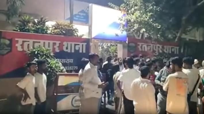 बेगूसराय में मानसिक रूप से दिव्यांग नाबालिग के साथ गैंगरेप, आक्रोशित लोगों ने आरोपियों को पीटकर पुलिस को सौंपा