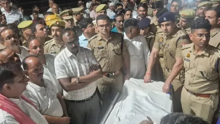 5 मौतों से थर्राया फिरोजाबाद: टेसू-झांझी विसर्जन के दौरान बेकाबू कार का तांडव, यात्रा में शामिल लोगों को रौंदा