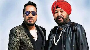 दलेर मेहंदी स्टेज विवाद: आर्टिस्ट की गरिमा से समझौता नहीं... मंत्री की माफी से शांत हुआ मामला, मीका की टीम ने दिया बयान