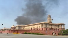 दिल्ली के नॉर्थ ब्लॉक की इमारत में उठा धुआं, मौके पर पहुंचीं दमकल की 6 गाड़ियां