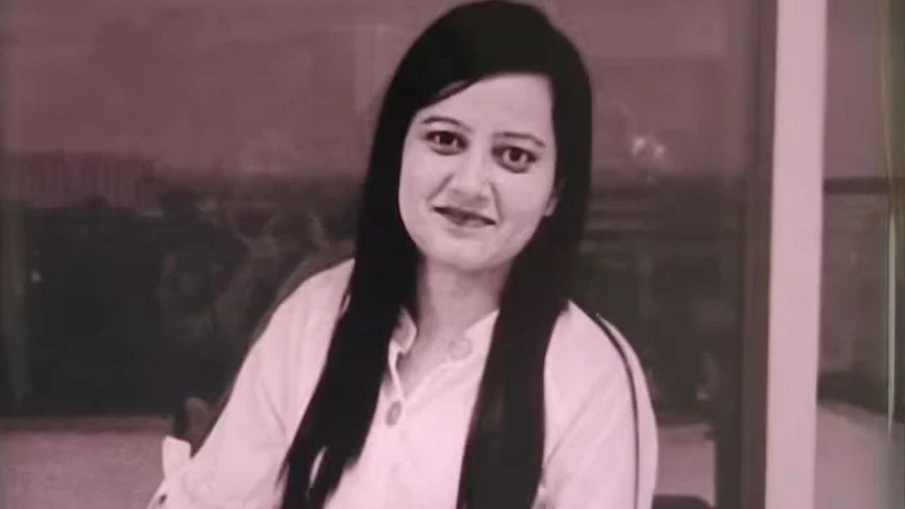 जिद का दर्दनाक अंत: शादी को लेकर बिगड़ी बात, वीडियो कॉल कर कमरे में पंखे से झूली महिला; सुबह पुलिस को मिली लाश जिद का दर्दनाक अंत: शादी को लेकर बिगड़ी बात, वीडियो कॉल कर कमरे में पंखे से झूली महिला; सुबह पुलिस को मिली लाश