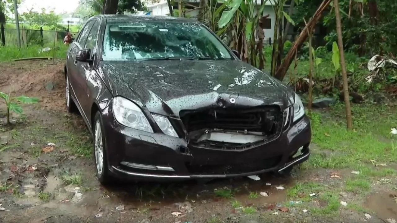 केरलम के जज पर MV Act के तहत मामला दर्ज, लग्जरी कार हादसे में नाबालिग बेटे की करतूत; पिता पर गिरी गाज केरलम के जज पर MV Act के तहत मामला दर्ज, लग्जरी कार हादसे में नाबालिग बेटे की करतूत; पिता पर गिरी गाज