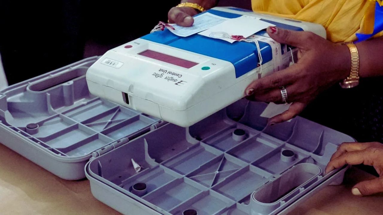 जयपुर में दूसरे चरण मतदान की तैयारी पूरी, 413 बूथों पर EVM और बैलेट पेपर से होगा चुनाव जयपुर में दूसरे चरण मतदान की तैयारी पूरी, 413 बूथों पर EVM और बैलेट पेपर से होगा चुनाव
