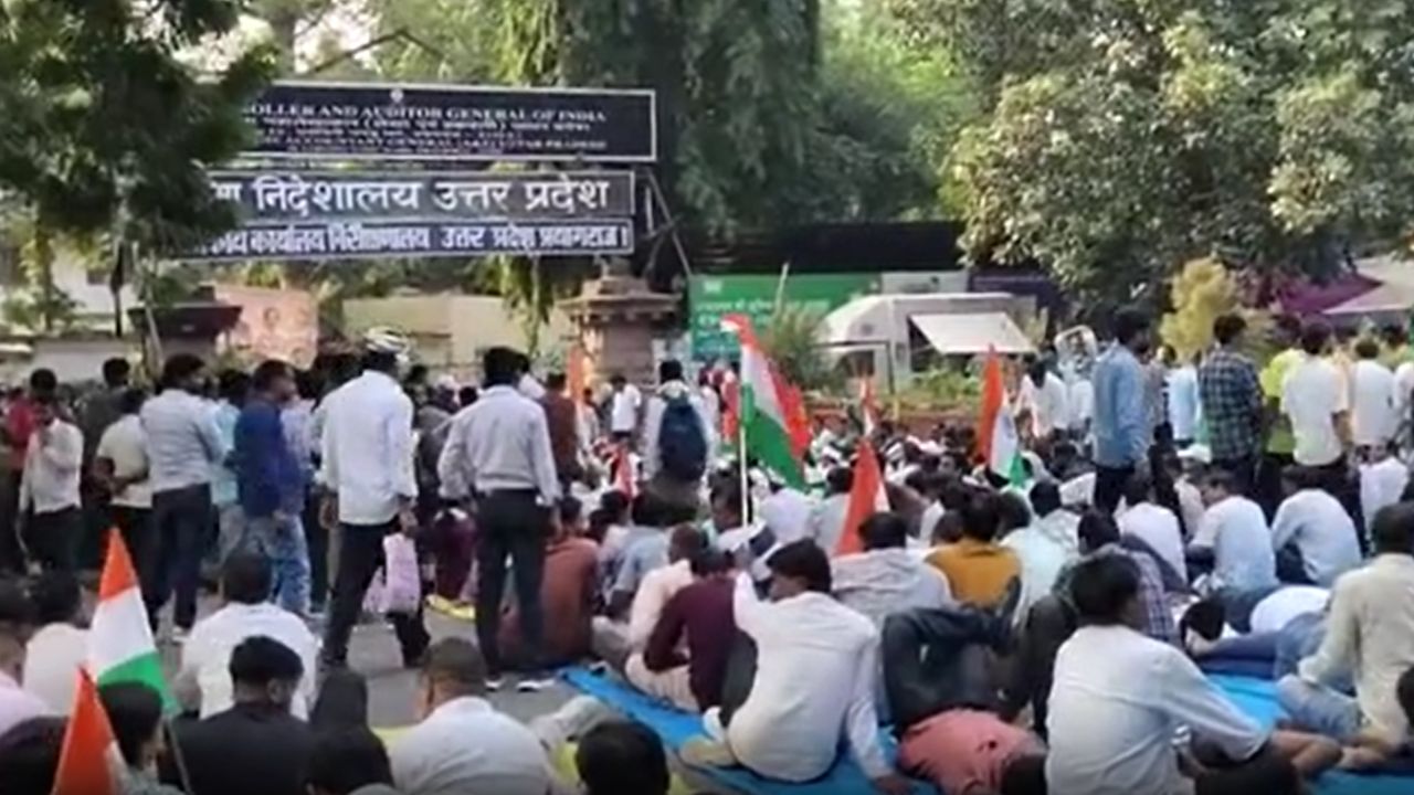 TGT-PGT भर्ती में नए नियमों पर बवाल: प्रयागराज में सड़क पर उतरे हजारों अभ्यर्थी, शिक्षा निदेशालय घेरा TGT-PGT भर्ती में नए नियमों पर बवाल: प्रयागराज में सड़क पर उतरे हजारों अभ्यर्थी, शिक्षा निदेशालय घेरा