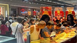 2400 टन सोना भरने के बाद चीन में मची गोल्ड की लूट! सर्राफा बाजार में सब्जी मंडी जैसा नजारा