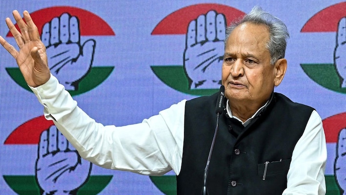 खड़गे के बयान पर अब डैमेज कंट्रोल में जुटी कांग्रेस! गहलोत बोले- 'दादी याद दिलाना' या 'बाप की जागीर' तो मुहावरा है...