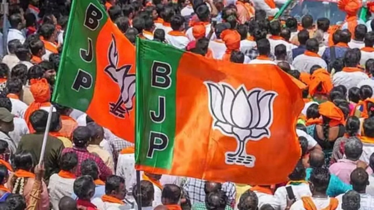 यूपी बीजेपी वर्किंग कमेटी का ऐलान: पीएम मोदी-सीएम योगी समेत ये 30 स्थायी नाम, देखें पूरी लिस्ट यूपी बीजेपी वर्किंग कमेटी का ऐलान: पीएम मोदी-सीएम योगी समेत ये 30 स्थायी नाम, देखें पूरी लिस्ट