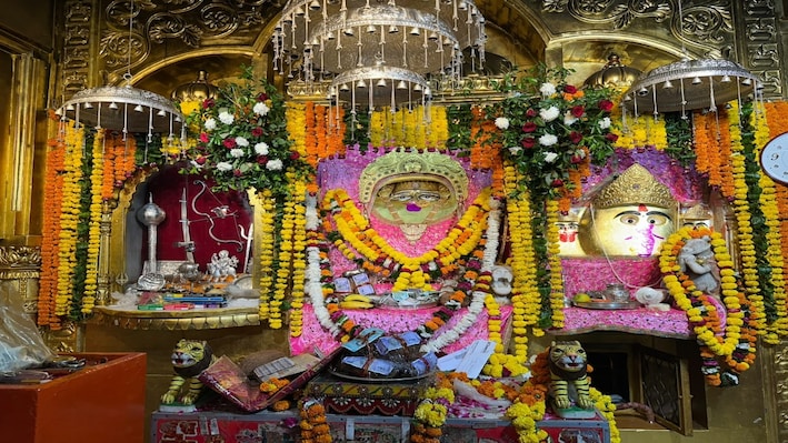 करवा चौथ पर दर्शन के लिए 700 सीढ़ियां चढ़ते हैं भक्त, जानिए 570 साल पुराना इतिहास!