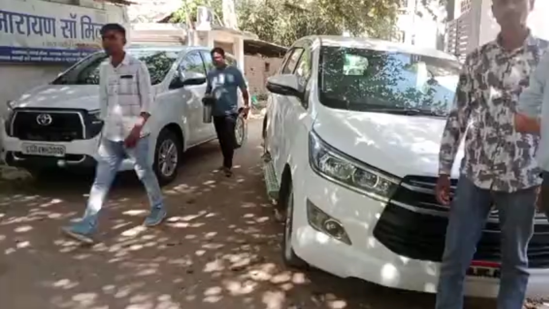 कटनी में इनकम टैक्स की रेड: बीजेपी के पूर्व जिला अध्यक्ष के ठिकानों पर छापा, जानें क्या है मामला? कटनी में इनकम टैक्स की रेड: बीजेपी के पूर्व जिला अध्यक्ष के ठिकानों पर छापा, जानें क्या है मामला?
