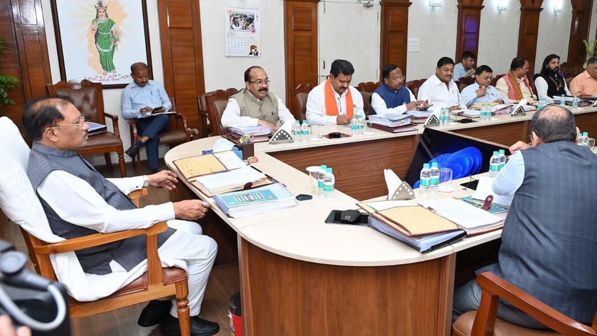 छत्तीसगढ़ कैबिनेट बैठक: 15 नवंबर से होगी धान खरीदी, बिजली बिल समेत इन मुद्दों पर लगी मुहर छत्तीसगढ़ कैबिनेट बैठक: 15 नवंबर से होगी धान खरीदी, बिजली बिल समेत इन मुद्दों पर लगी मुहर