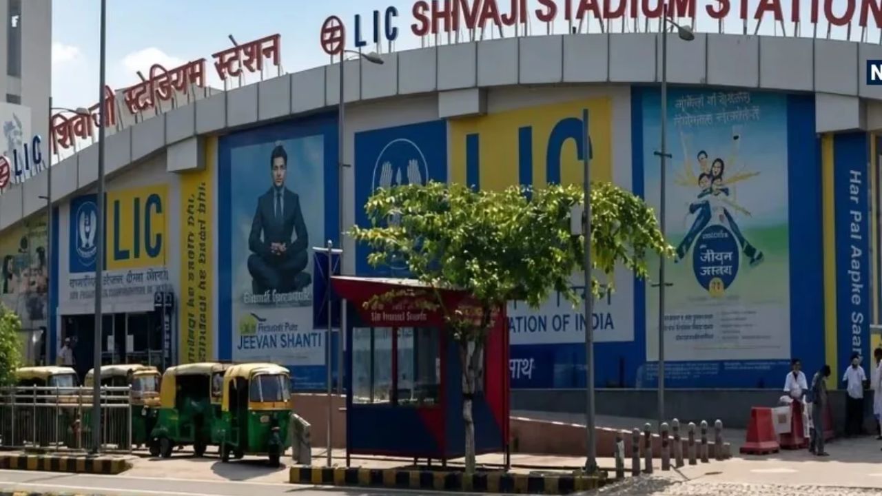 Delhi Metro में फिर मिले सरकार विरोधी पोस्टर, शिवाजी स्टेडियम स्टेशन पर दीवार पर लिखे नारे; FIR दर्ज Delhi Metro में फिर मिले सरकार विरोधी पोस्टर, शिवाजी स्टेडियम स्टेशन पर दीवार पर लिखे नारे; FIR दर्ज