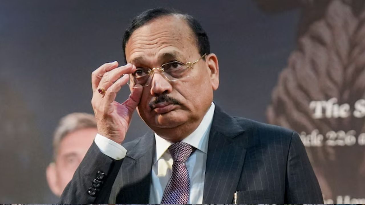 CJI पर टिप्पणी कर बुरी फंसी कांग्रेस, कानूनी नोटिस के बाद मांगी माफी; विवादित पोस्ट मामले में पदाधिकारी पर गिरी गाज CJI पर टिप्पणी कर बुरी फंसी कांग्रेस, कानूनी नोटिस के बाद मांगी माफी; विवादित पोस्ट मामले में पदाधिकारी पर गिरी गाज