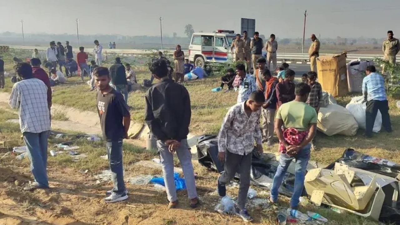 गंगा एक्सप्रेसवे पर पलटी डबल डेकर बस, 25 से ज्यादा लोग घायल, दीपावली पर पंजाब से बिहार जा रहे थे मजदूर गंगा एक्सप्रेसवे पर पलटी डबल डेकर बस, 25 से ज्यादा लोग घायल, दीपावली पर पंजाब से बिहार जा रहे थे मजदूर