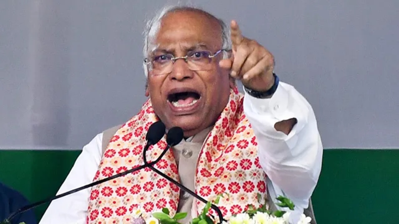 कर्नाटक MLC चुनाव: काम ना आया 'वोट चोरी' का मुद्दा, खरगे के 'घर' में जीती BJP, सभी चारों सीटों पर हारी कांग्रेस कर्नाटक MLC चुनाव: काम ना आया 'वोट चोरी' का मुद्दा, खरगे के 'घर' में जीती BJP, सभी चारों सीटों पर हारी कांग्रेस
