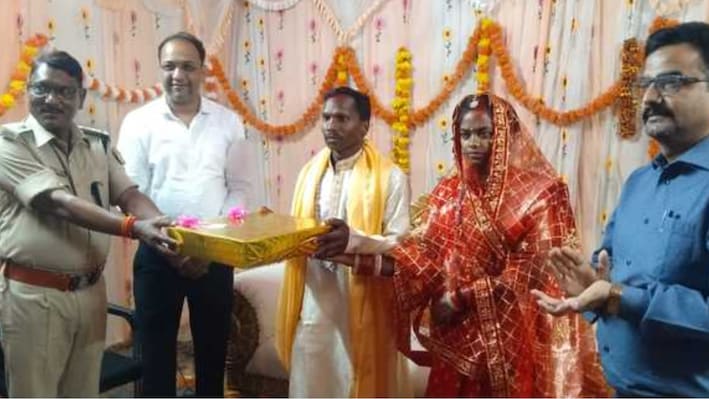 हजारीबाग ओपन जेल में दो पूर्व नक्सलियों ने थामा एक-दूसरे का हाथ, रचाई शादी
