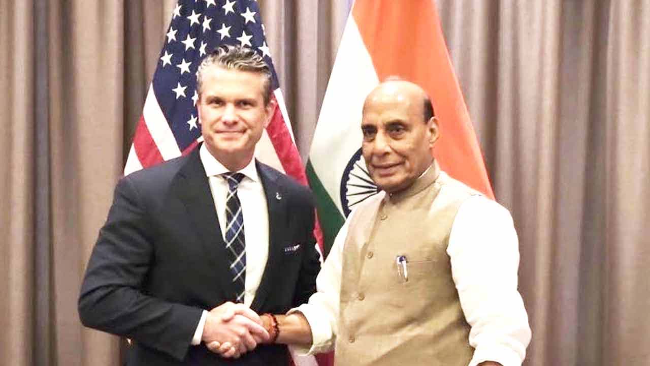 'PAK को मत दो सैन्य मदद, चीन तक पहुंच जाएगी अमेरिकी तकनीक?' राजनाथ ने यूएस को चेताया, गंभीर होकर सुनते रहे हेगसेथ 'PAK को मत दो सैन्य मदद, चीन तक पहुंच जाएगी अमेरिकी तकनीक?' राजनाथ ने यूएस को चेताया, गंभीर होकर सुनते रहे हेगसेथ