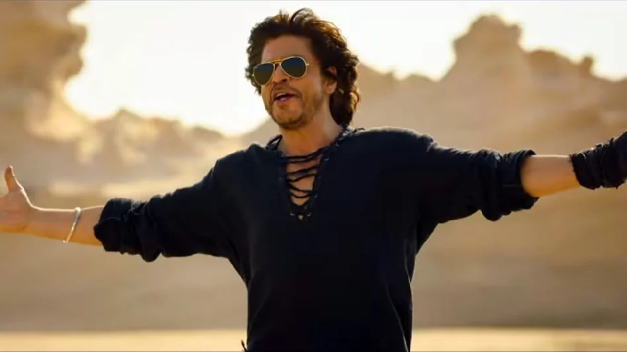 SRK का C-Gang: दिल्ली के स्कूल में दोस्तों के साथ बनाया था गैंग, क्या इसी से निकला ‘Raees’ का अंदाज? SRK का C-Gang: दिल्ली के स्कूल में दोस्तों के साथ बनाया था गैंग, क्या इसी से निकला ‘Raees’ का अंदाज?